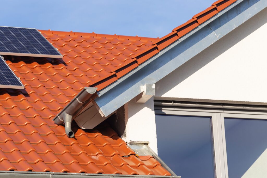 When Should I Hire Eavestrough Repair Services?