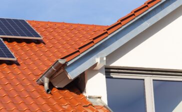 When Should I Hire Eavestrough Repair Services?
